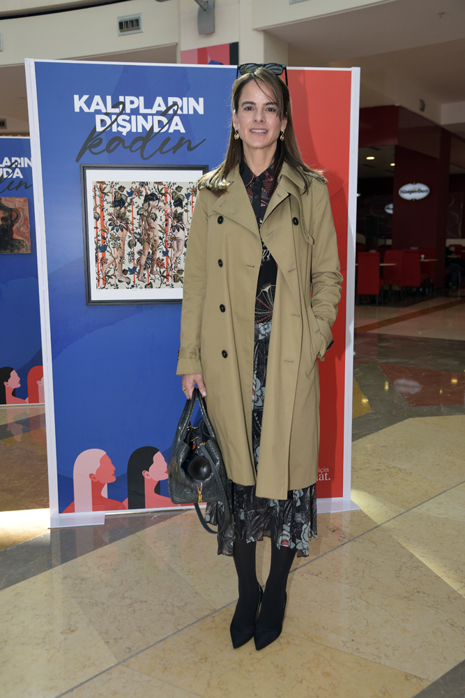 İSTİNYEPARKTA SERGİ