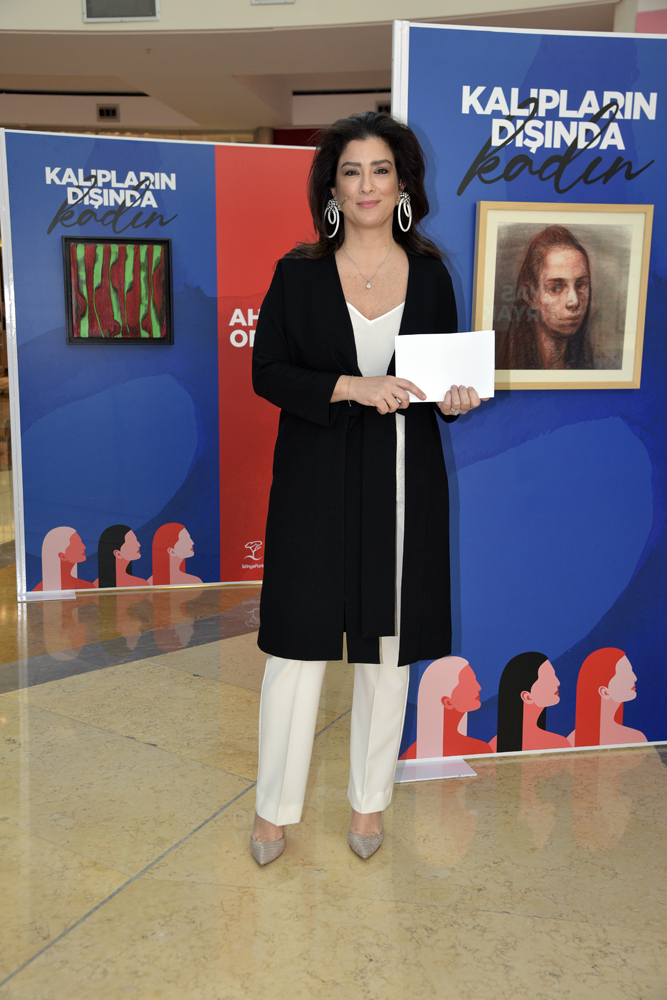 İSTİNYEPARKTA SERGİ