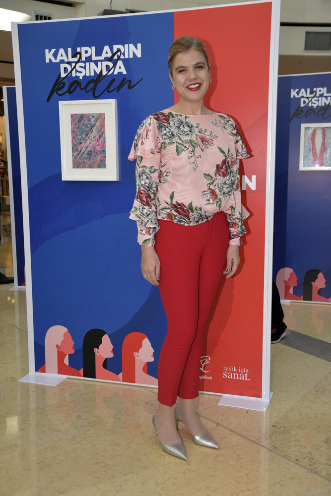 İSTİNYEPARKTA SERGİ