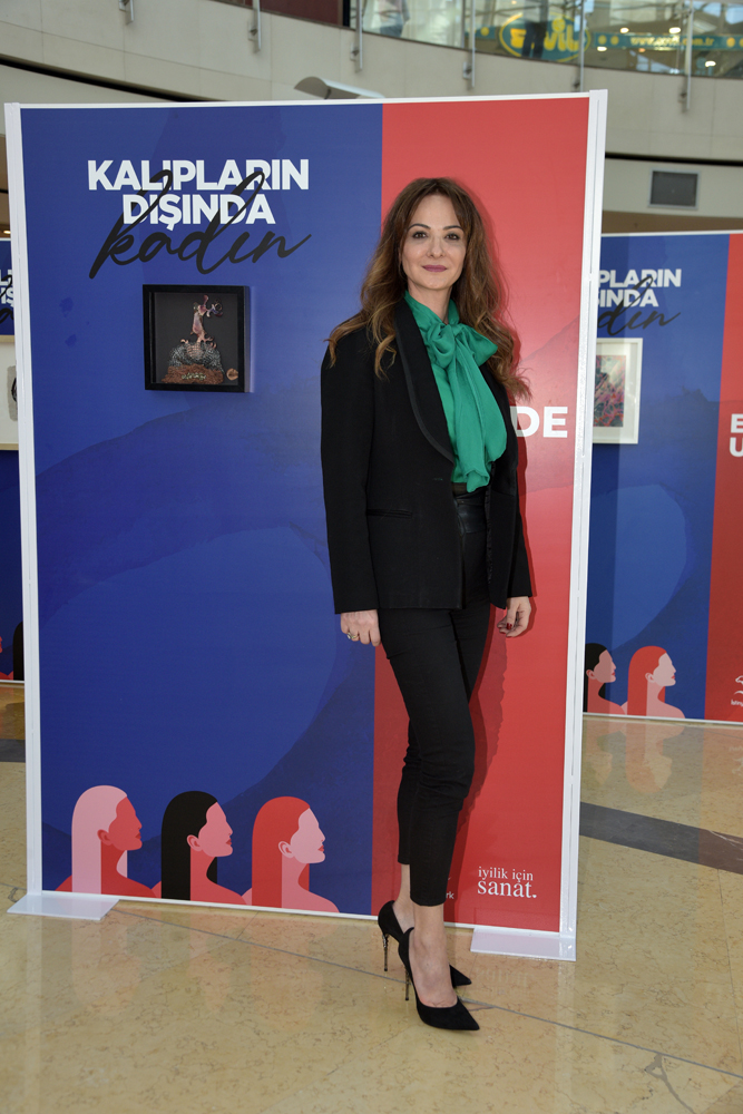 İSTİNYEPARKTA SERGİ