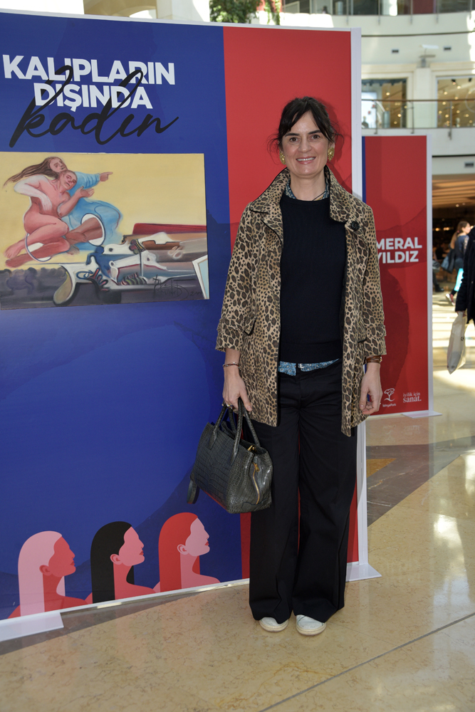 İSTİNYEPARKTA SERGİ