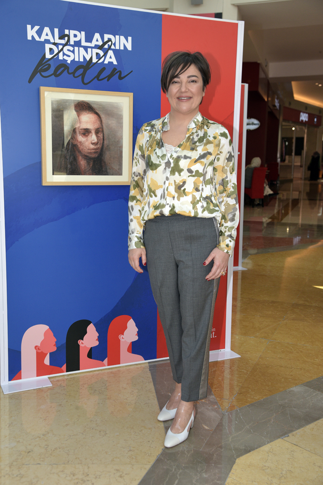 İSTİNYEPARKTA SERGİ