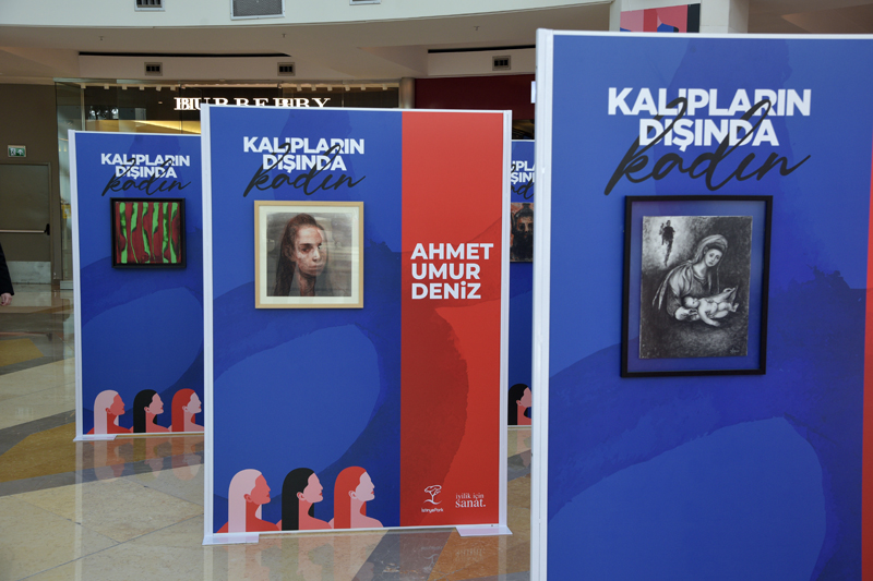 İSTİNYEPARKTA SERGİ