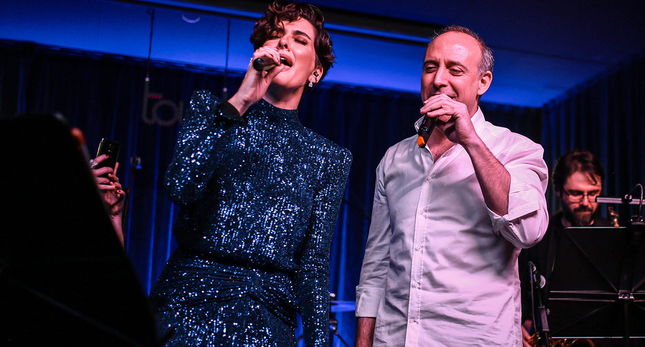 BERGÜZAR KOREL SAHNEDE