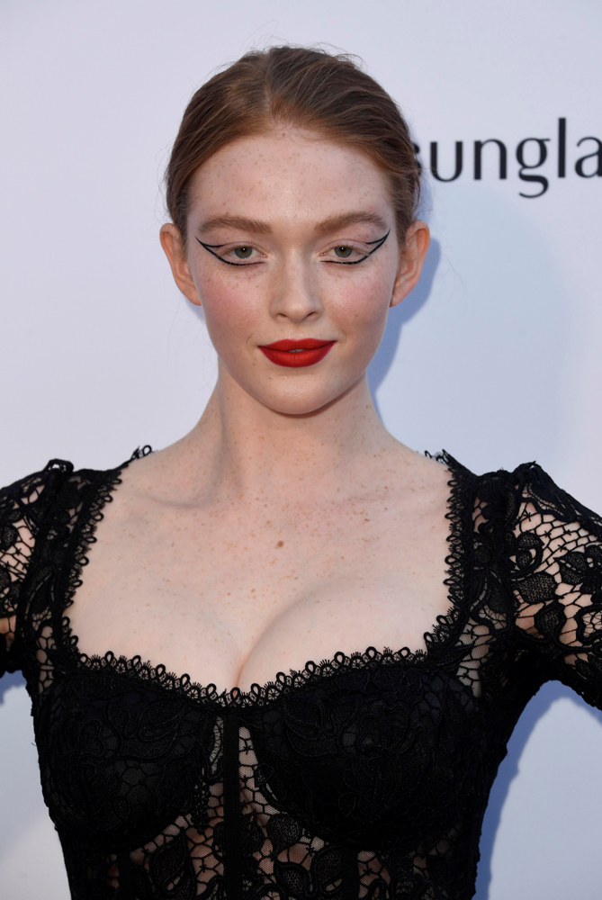 ÖDÜL TÖRENİNDE İDDİALI MAKYAJLAR