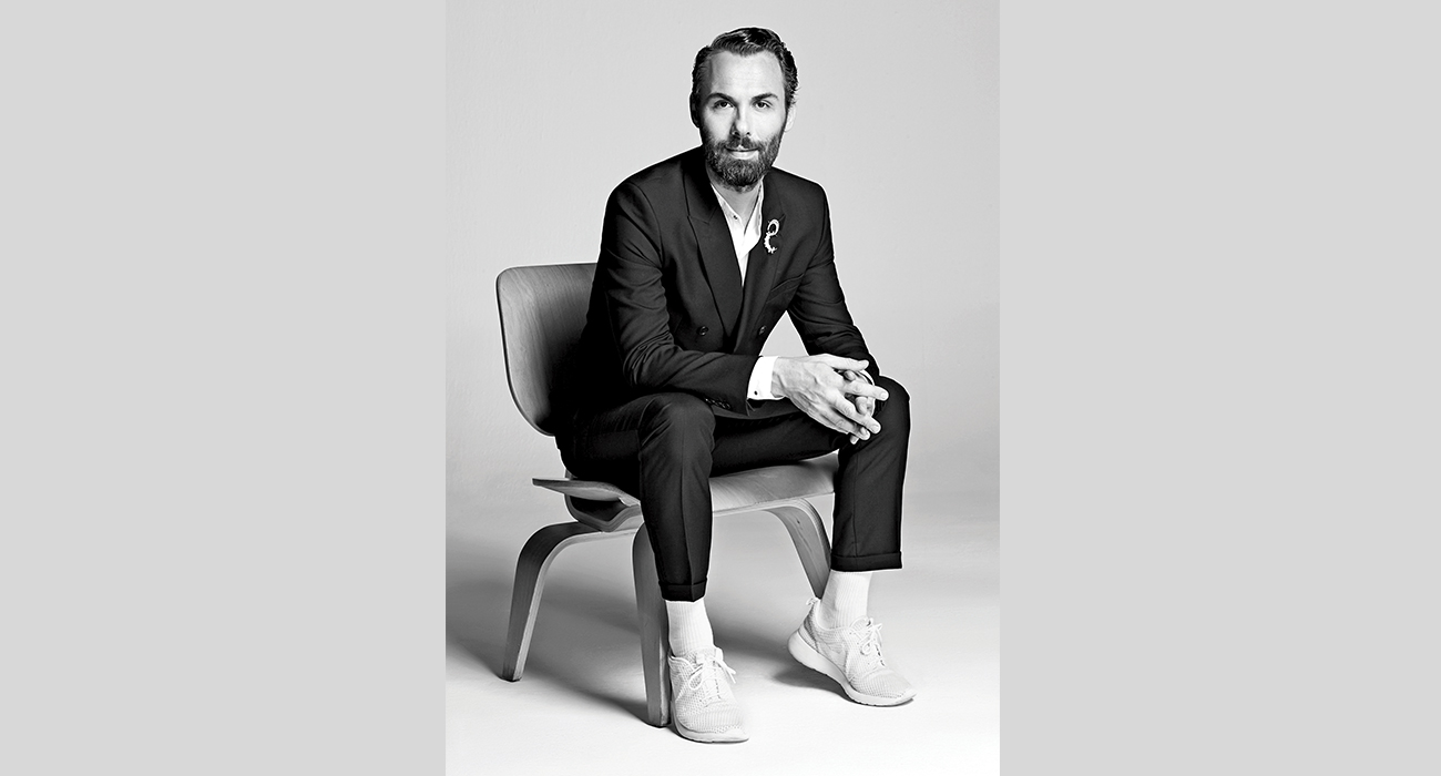 “MERCEDES-BENZ PRESENTS ÖZGÜR MASUR”