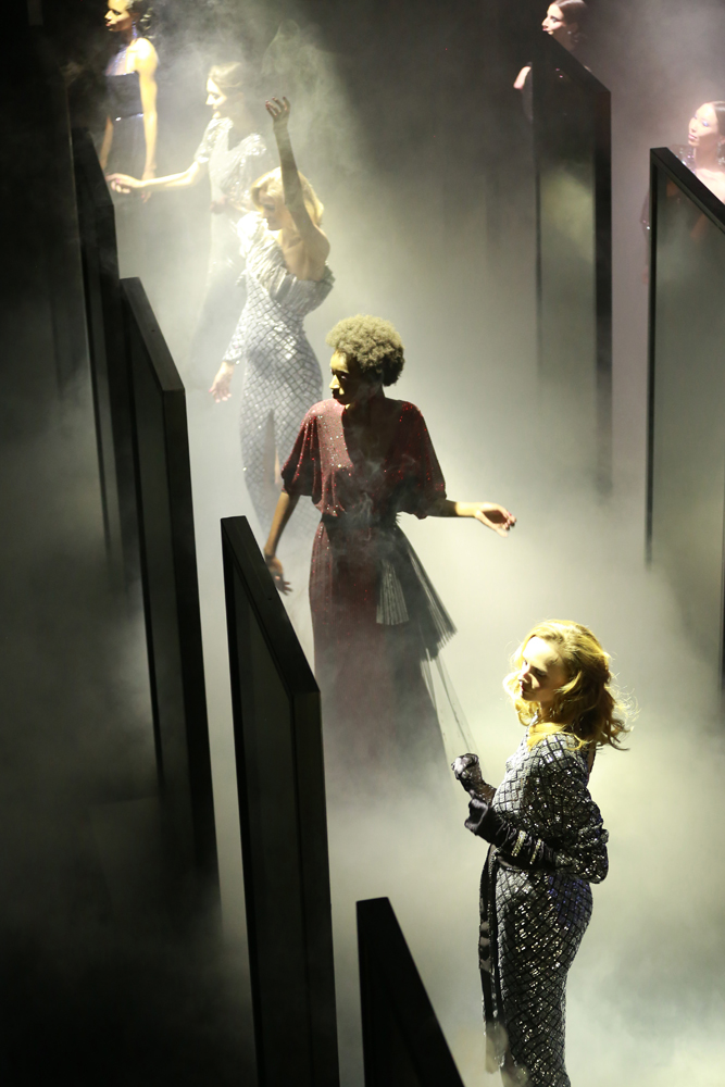 ÖZGÜR MASUR | MBFWI