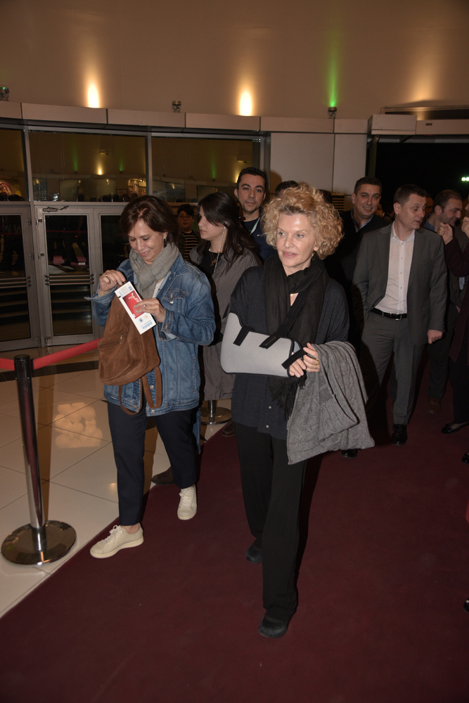 CEM YILMAZ İLK GÖSTERİSİNDE GÖNÜLLERİ FETHETTİ