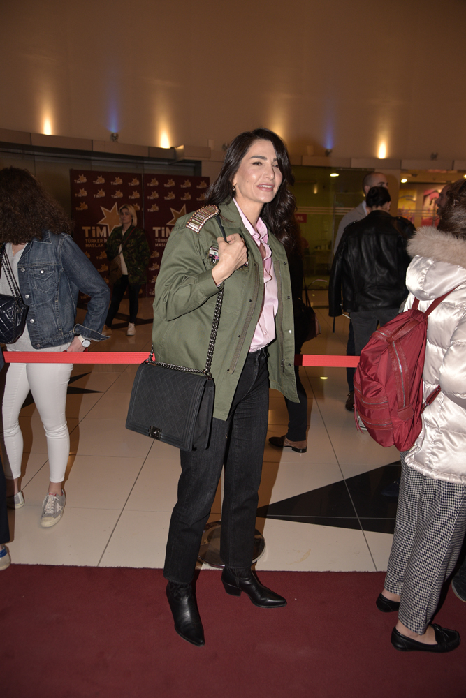 CEM YILMAZ İLK GÖSTERİSİNDE GÖNÜLLERİ FETHETTİ