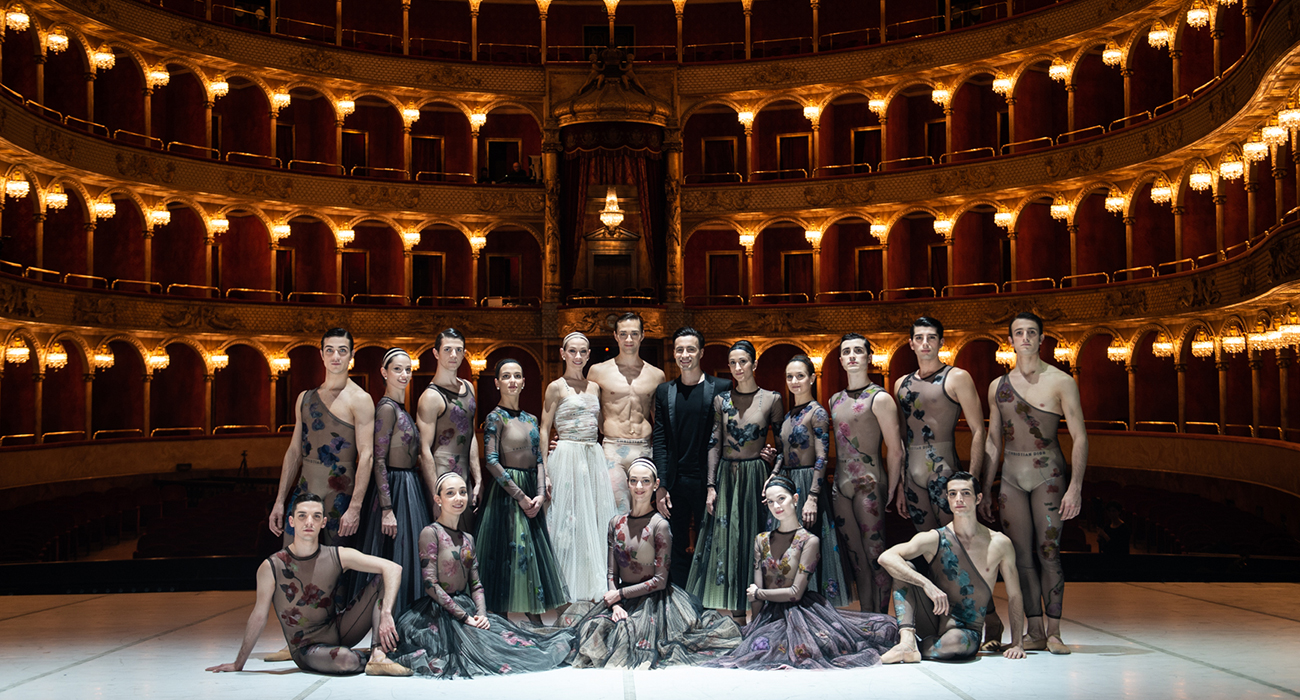 DIOR'DAN BALE KOSTÜMLERİ