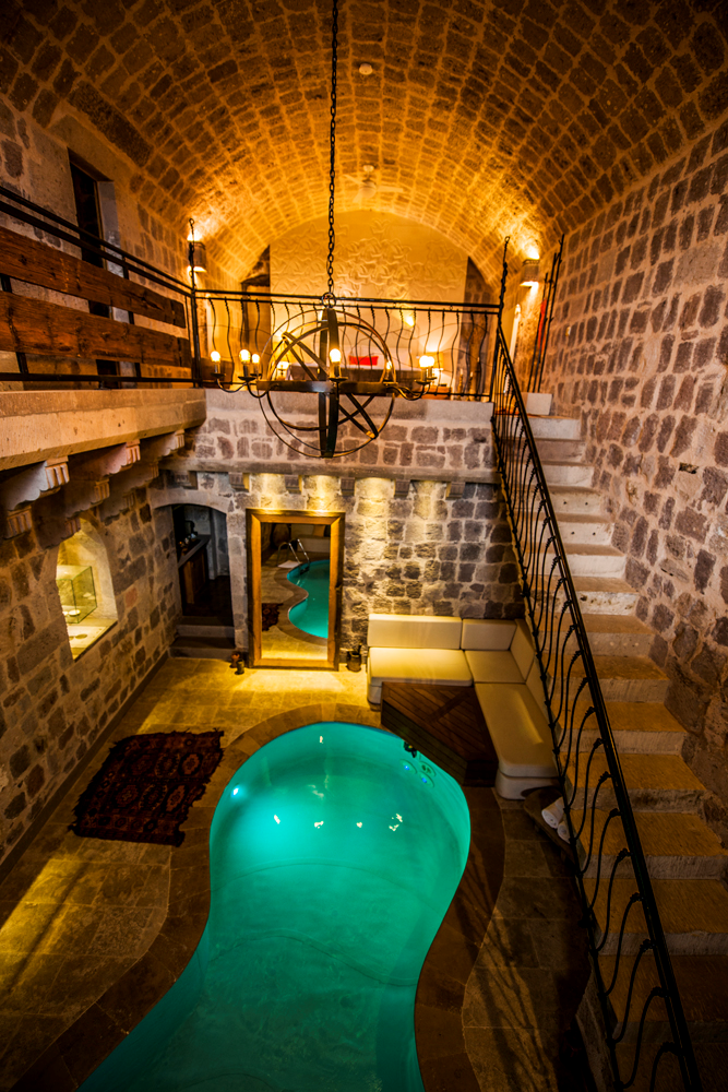 MERT ALAŞ VE BELLA HADID'İN KAPADOKYA MACERASI