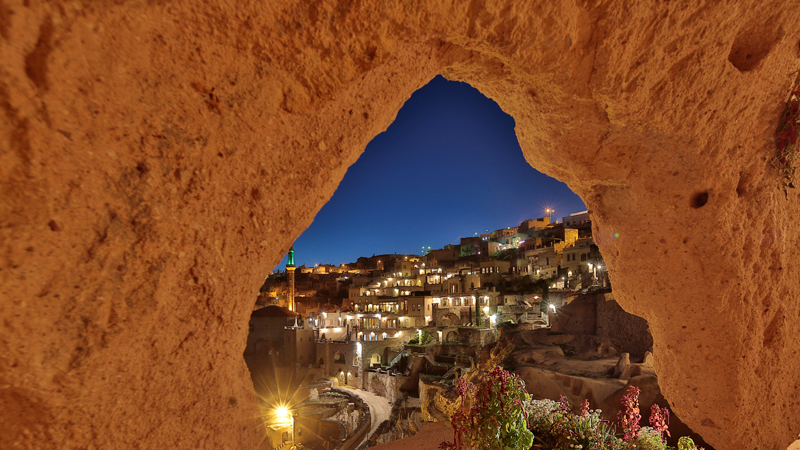 MERT ALAŞ VE BELLA HADID'İN KAPADOKYA MACERASI