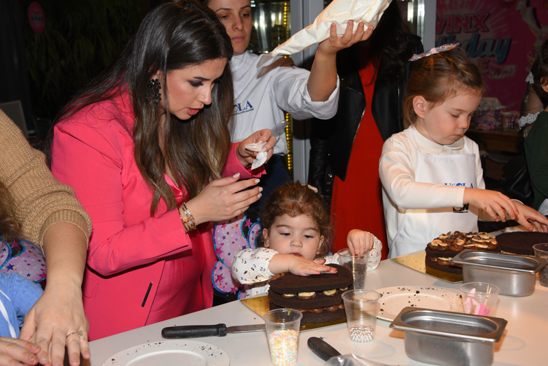 BUSE BAHÇEKAPILI İLE WİNX CLUB KUTLAMASI