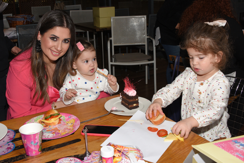 BUSE BAHÇEKAPILI İLE WİNX CLUB KUTLAMASI