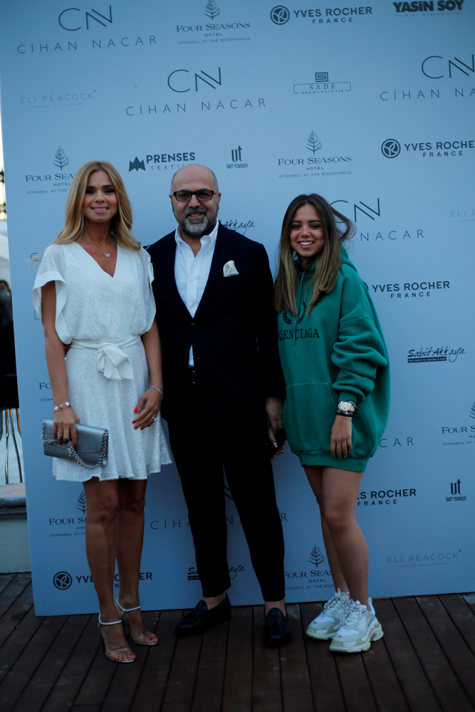 CİHAN NACAR'DAN HAVUZ BAŞINDA KOLEKSİYON TANITIMI