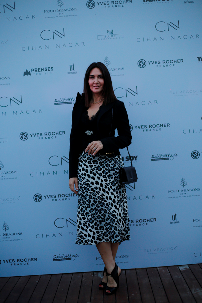 CİHAN NACAR'DAN HAVUZ BAŞINDA KOLEKSİYON TANITIMI