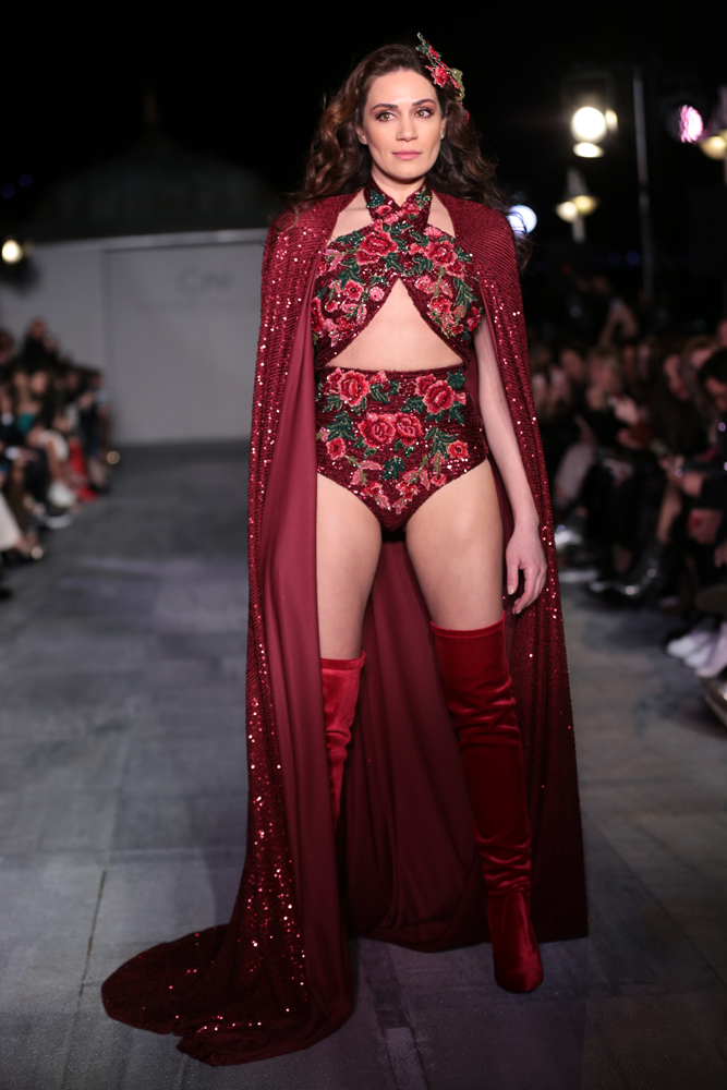 CİHAN NACAR'DAN HAVUZ BAŞINDA KOLEKSİYON TANITIMI