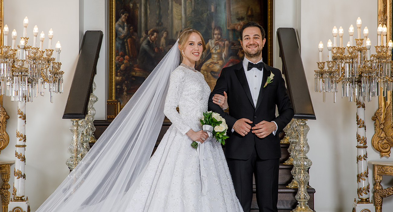 YELDA DEMİRÖREN VE HALUK KALYONCU DÜNYA EVİNE GİRDİ