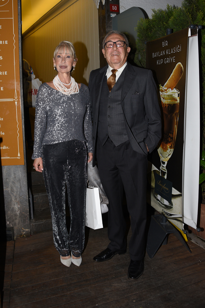 CEMRE BİRAND VE DOSTLARI BİR ARADA