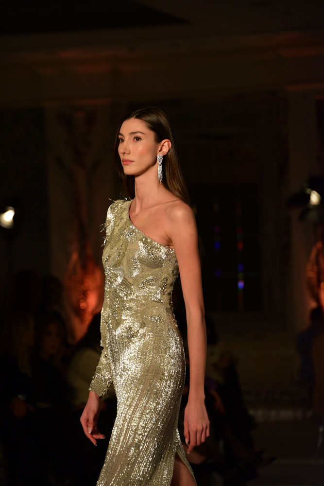 DİLEK HANİFTEN 30. YILA ÖZEL DEFİLE