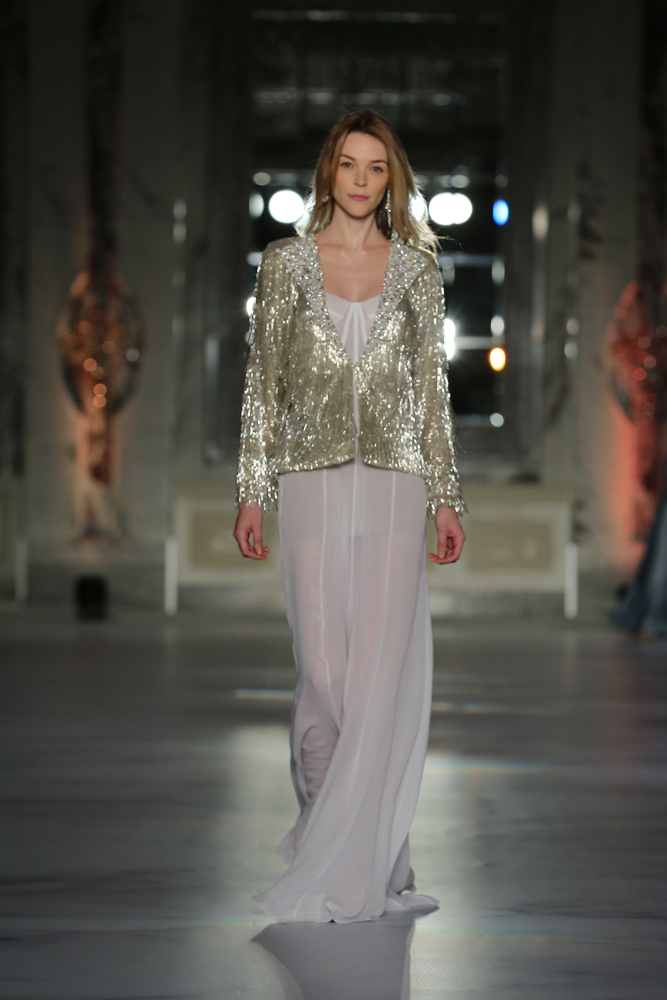 DİLEK HANİFTEN 30. YILA ÖZEL DEFİLE