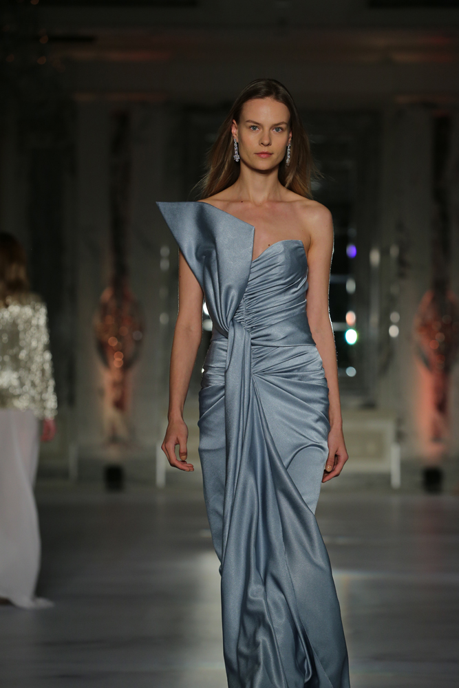 DİLEK HANİFTEN 30. YILA ÖZEL DEFİLE