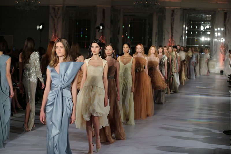 DİLEK HANİFTEN 30. YILA ÖZEL DEFİLE