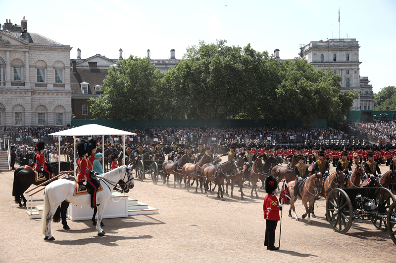 KRALİÇE II. ELIZABETH'İN NEDEN İKİ DOĞUM GÜNÜ VAR?
