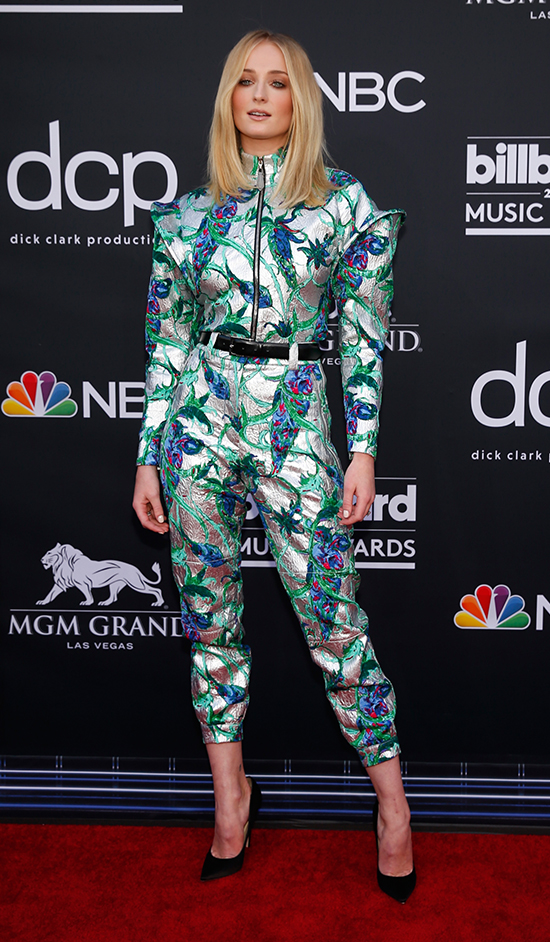 BILLBOARD ÖDÜL TÖRENİ KIRMIZI HALI