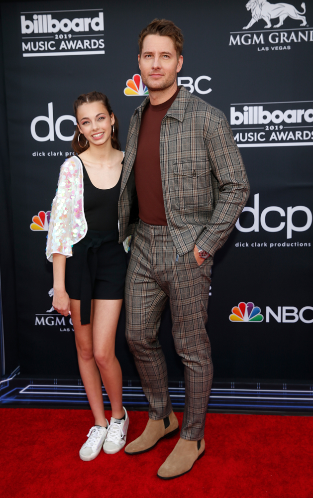 BILLBOARD ÖDÜL TÖRENİ KIRMIZI HALI