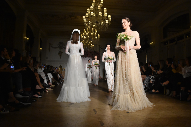 BEYAZ BUTİK'TEN MASALSI DEFİLE