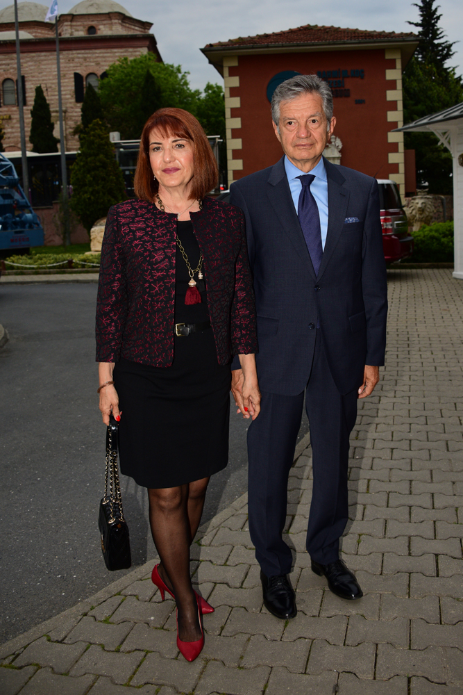 KOÇ AİLESİ DOSTLARINI AĞIRLADI 