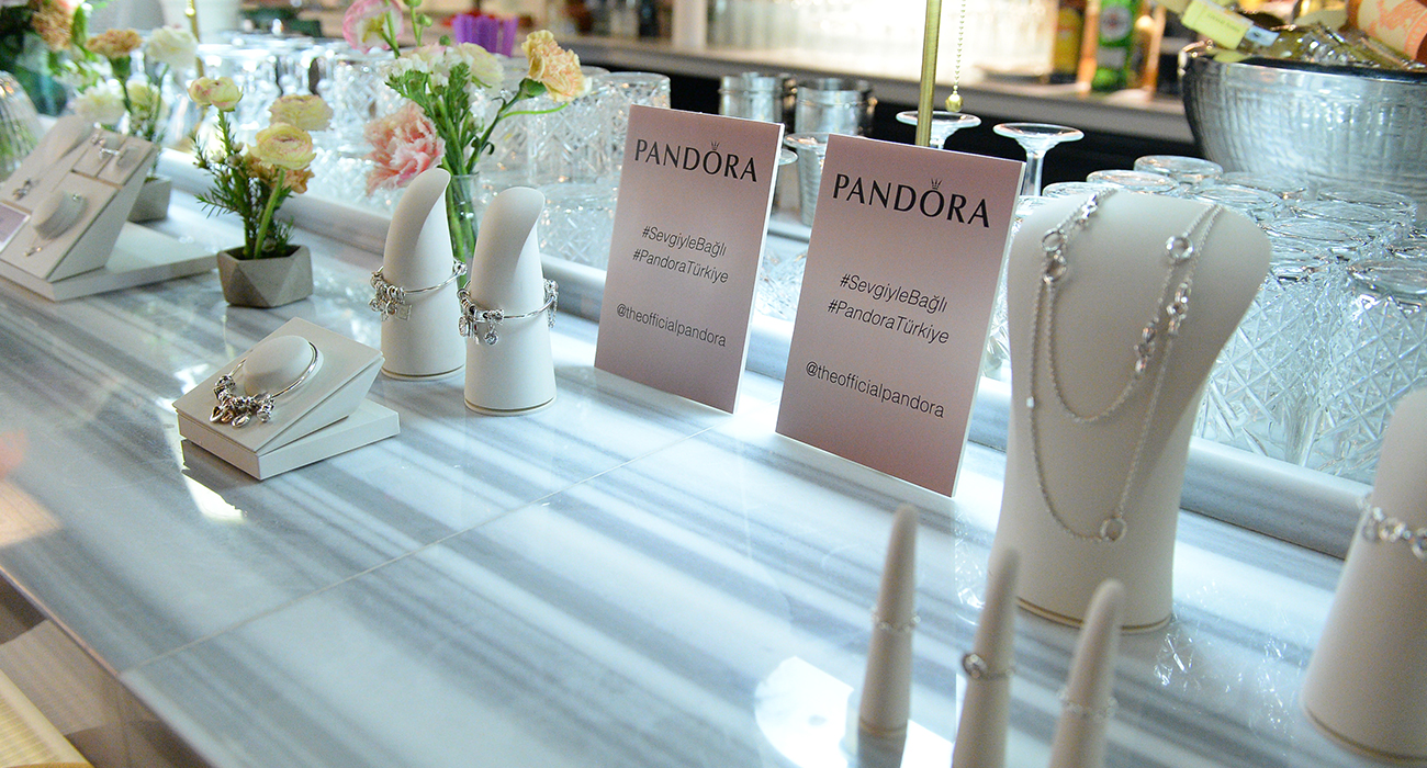 PANDORA'NIN ANNELER GÜNÜ DAVETİ