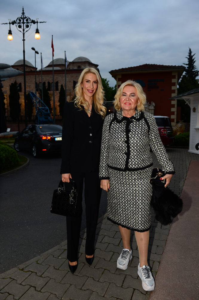 KOÇ AİLESİ DOSTLARINI AĞIRLADI 