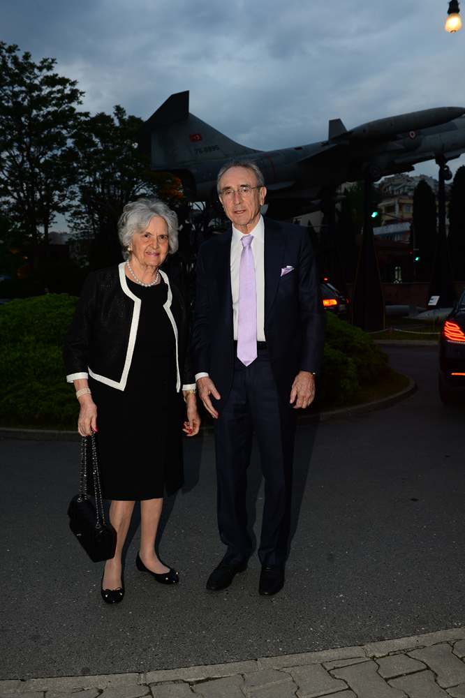 KOÇ AİLESİ DOSTLARINI AĞIRLADI 