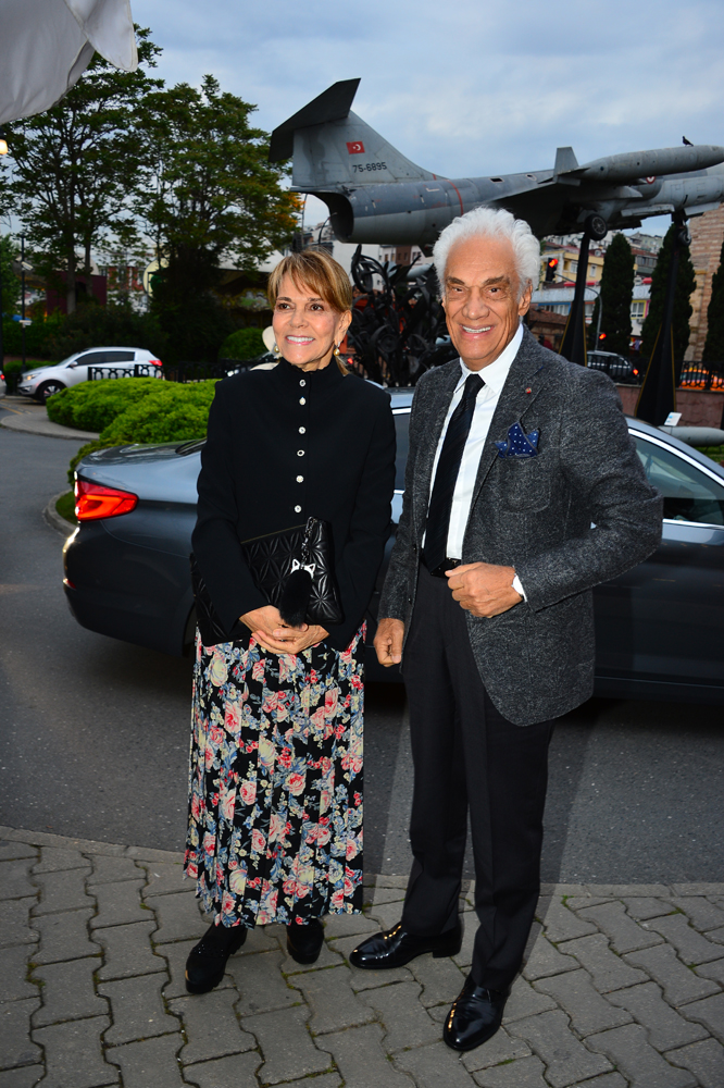 KOÇ AİLESİ DOSTLARINI AĞIRLADI 