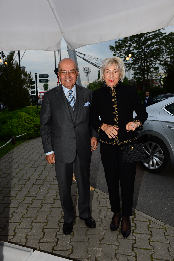 KOÇ AİLESİ DOSTLARINI AĞIRLADI 