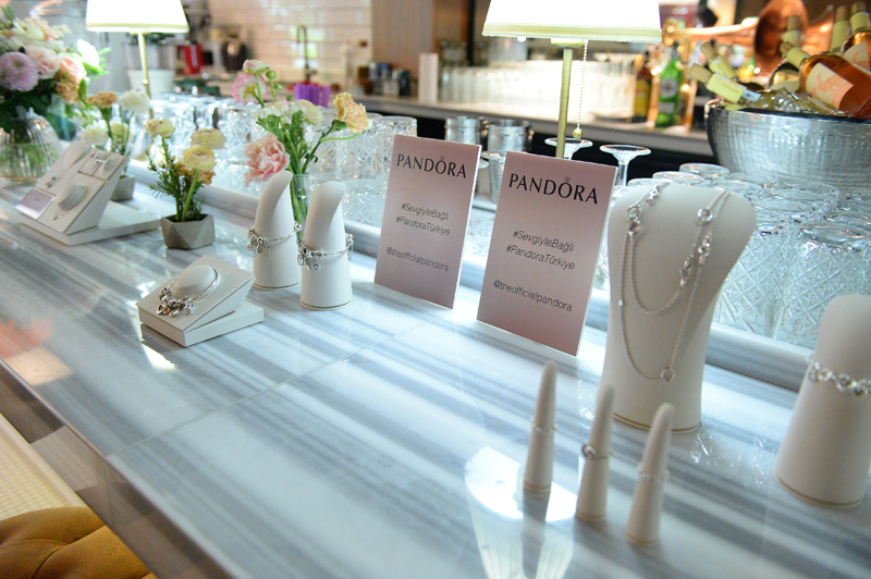 PANDORA'NIN ANNELER GÜNÜ DAVETİ