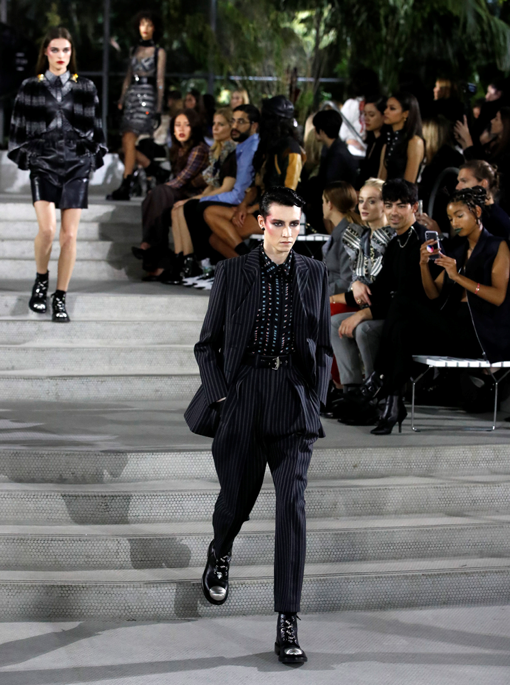 LOUIS VUITTON CRUISE 2020 DEFİLESİ