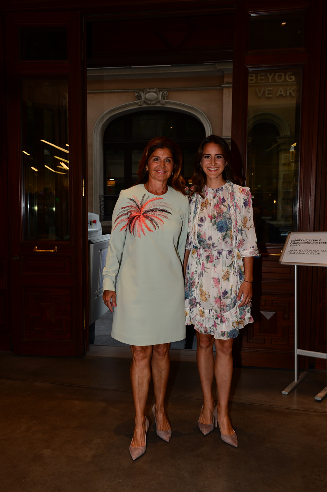 İSTANBUL MODERNDE ARA GÜLER SERGİSİ 