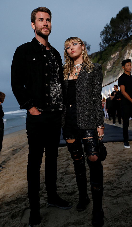 MILEY CYRUS VE LIAM HEMSWORTH DEFİLEDE