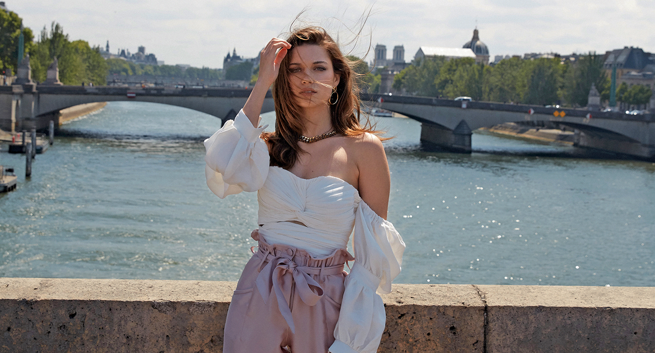 AFRA SARAÇOĞLU İLE PARİS'TE STİL OYUNU