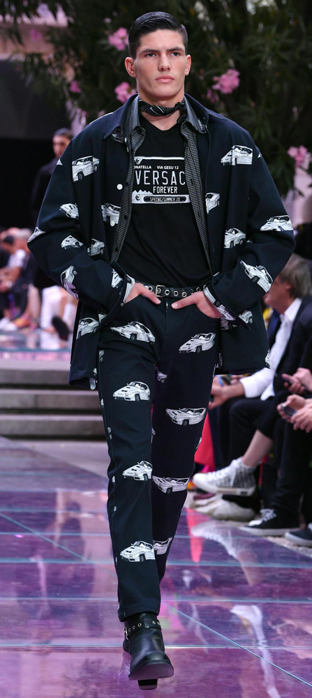 IRINA SHAYK PODYUMDA