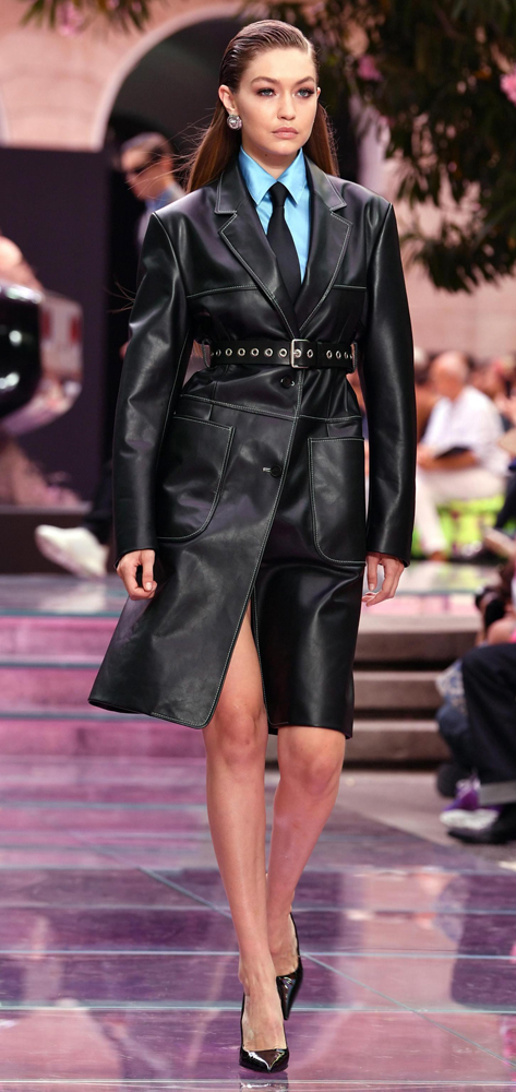 IRINA SHAYK PODYUMDA