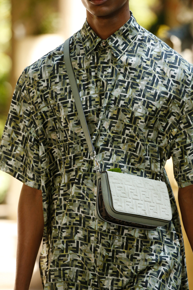 FENDI DEFİLESİNDEN DETAYLAR