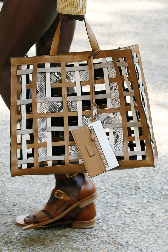 FENDI DEFİLESİNDEN DETAYLAR