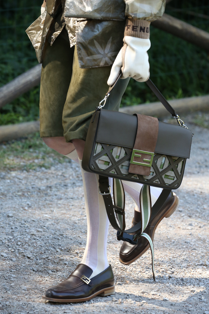 FENDI DEFİLESİNDEN DETAYLAR