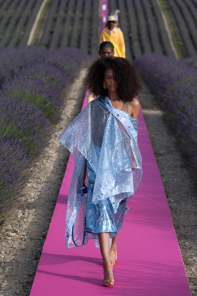 JACQUEMUS 10. YILINI KUTLUYOR!