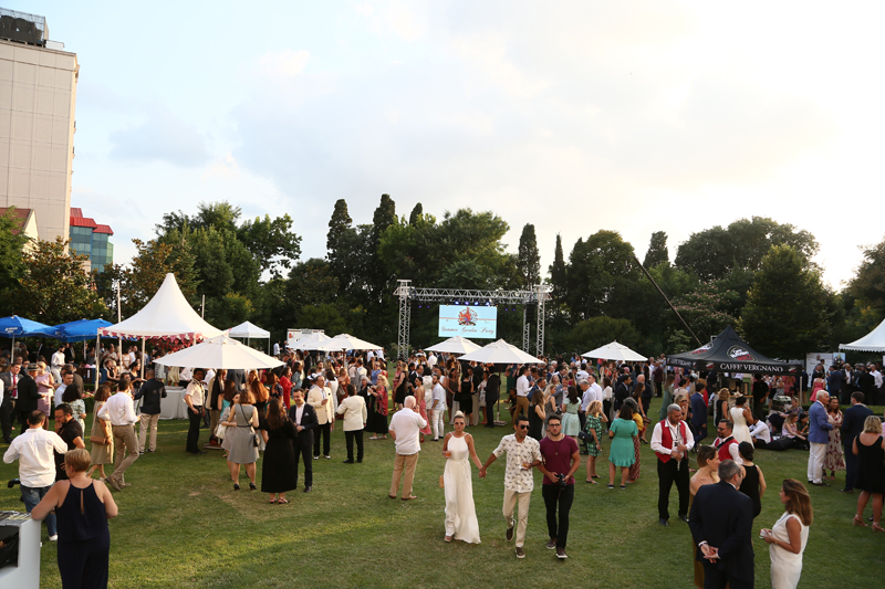 YAZA MERHABA PARTİSİ