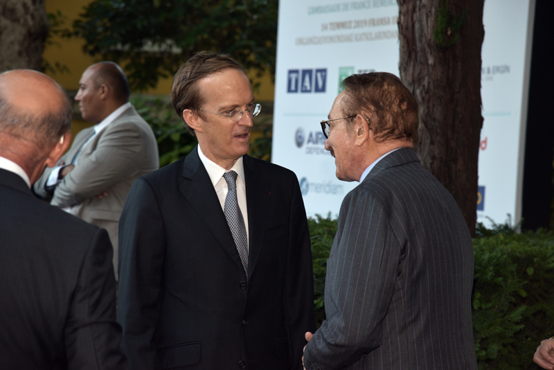 FRANSIZ SARAYI'NDA KUTLAMA